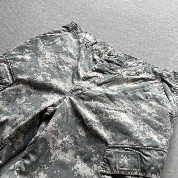 Vintage 90s US Army Camouflage Cargo Pants - Picture 2 of 4